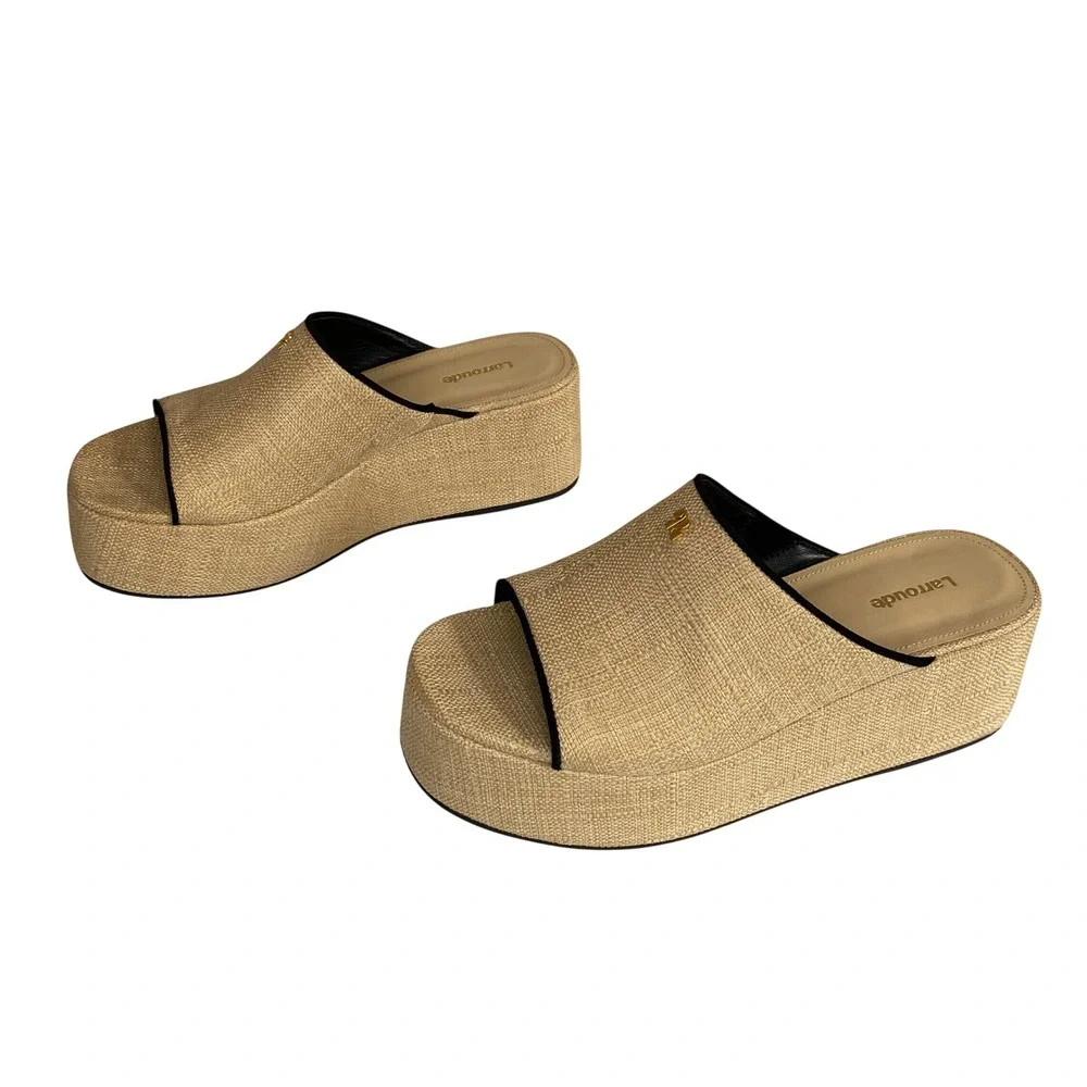 Larroude NEW Charli Mule Platform Natural Raffia Black Trim Gold Logo Womens 8.5